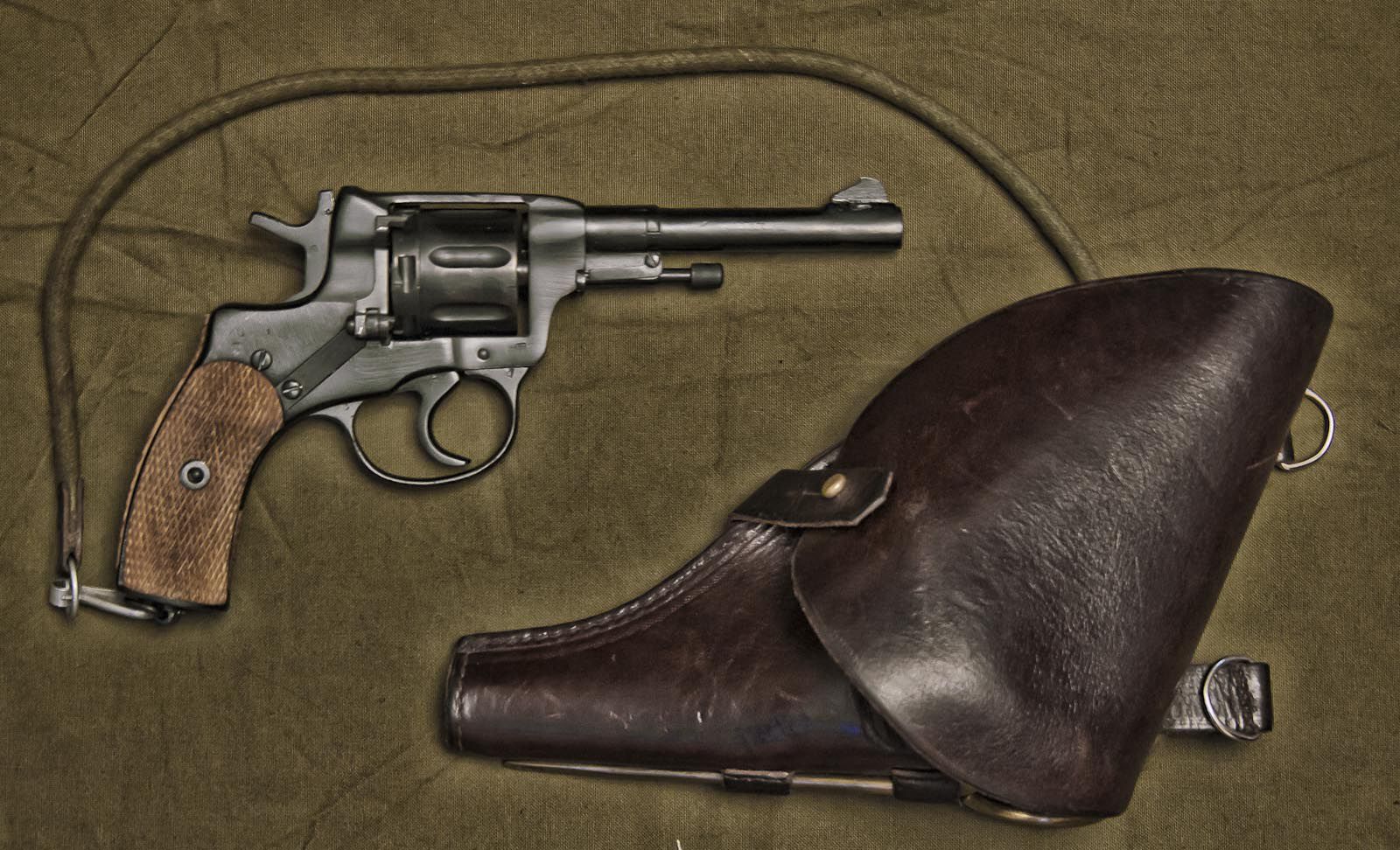Вернуться к M1895 7,62 Russian Nagant revolver. 