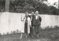 4_Устинов В.М. с женой. Франция,1957 г.jpg