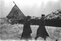 Торжественный вынос знамени перед награждением советских солдат и офицеров под Сталинградом 1943.jpg