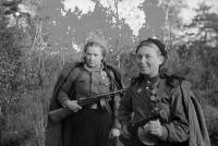 Разведчики 1-го батальона бригады слева В.М. Знаменская, справа М .А. Бонжус. Октябрь 1944 года. фото Янова.jpg