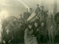 В типографии. Борис Вс. Игнатович (сидит на фото второй справа). 1919-1920 гг..jpg