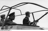 Bundesarchiv_Bild_101I-769-0229-15A,_Frankreich,_General_Guderian_im_Panzerwagen.jpg