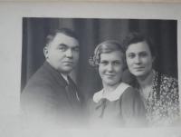 Первопоходник Г.З. Трошин с дочерью и женой.JPG