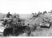 1385243768-bundesarchiv_bild_101i-265-0040a-22a_russland_panzer_iv_und_panzer_ii.jpg