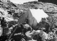 Горные егеря вермахта у палатки на позиции на Клухорском перевале..jpeg