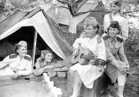 1943 г.Северо-Кавказский фронт.Девушки бойцы в часы досуга..jpg