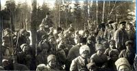 1921_участники подавления Крондштадтского мятежа на привале под Старым Петергофом.jpg