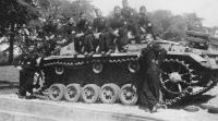 StuG_40_with_crew.jpg