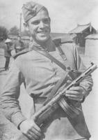 Ефрейтор Чернобрывченко. 69-й Кр.Зн.ПогО. г.Мулин, Китай, август 1945г..jpg